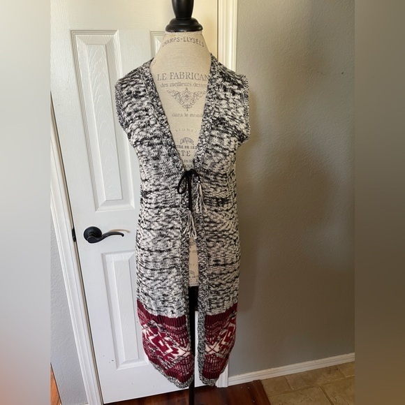 Almost Famous Red Black White Long Sleeveless Cardigan Size Large - Picture 1 of 9